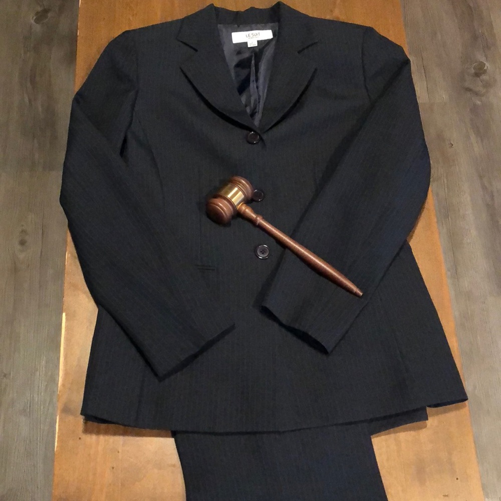 Women’s classic power suit